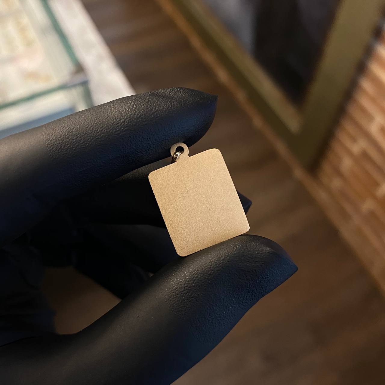Dije Placa Rectangular Curva 1.85gr / 1.9cm*1.6cm Liso Mate Oro Amarillo Nac. Esp.