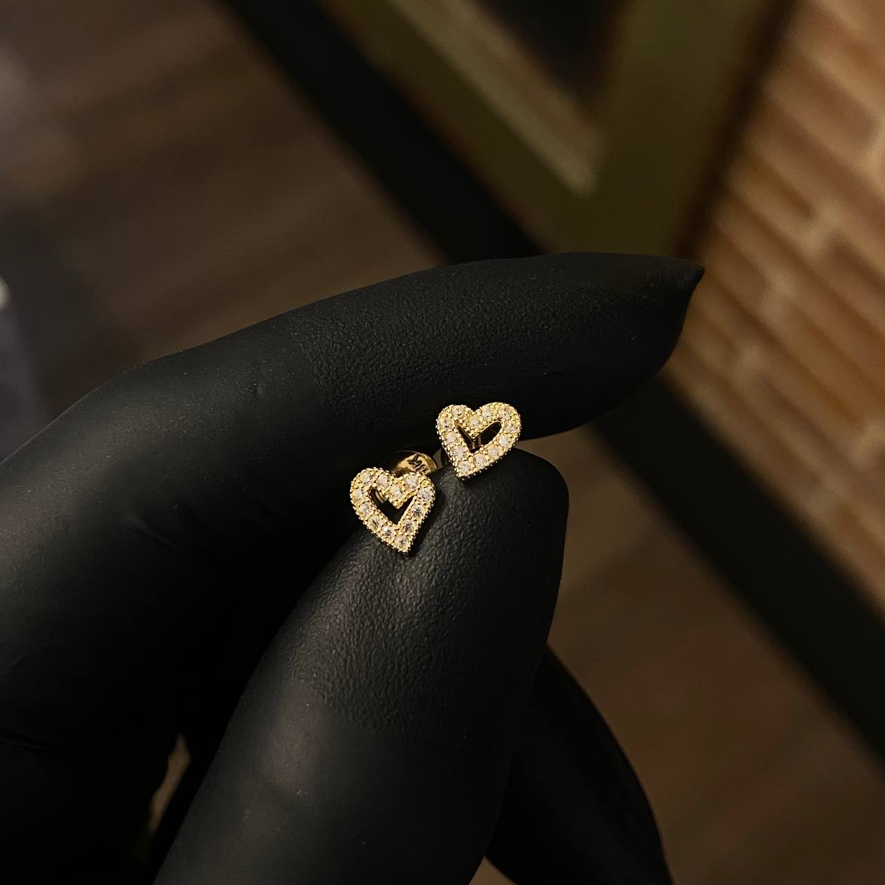 Topos Corazón 0.95gr Silueta Circones Blancos Oro Amarillo