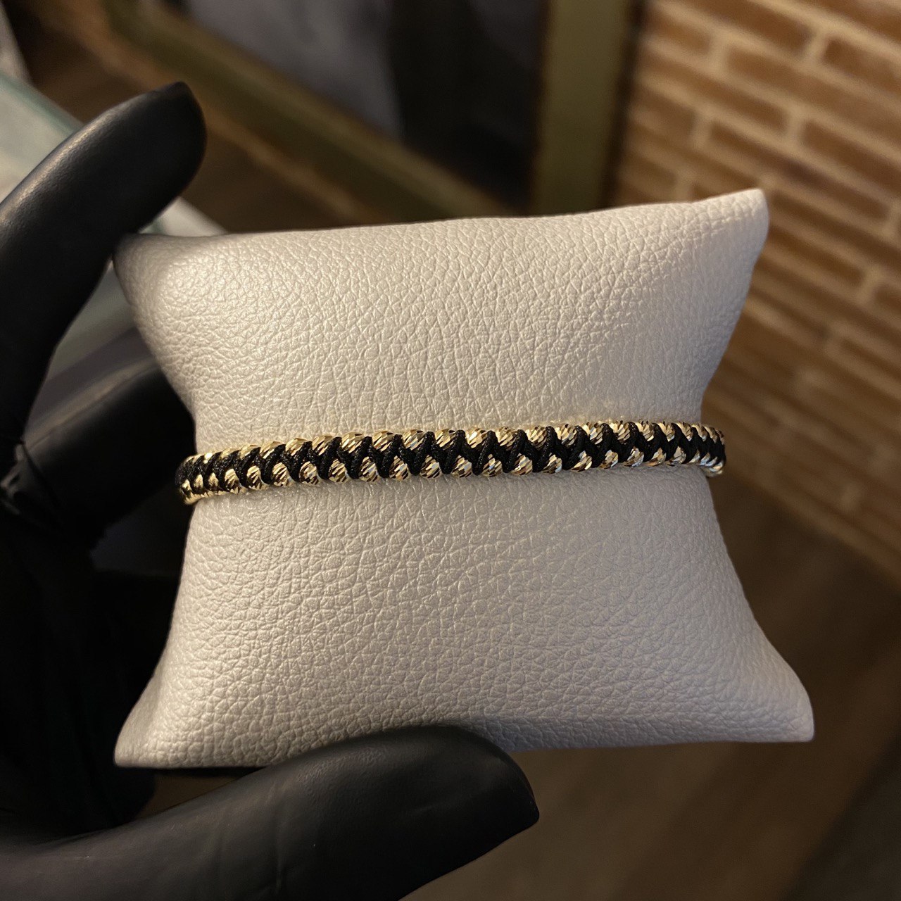Pulsera Negra Correa Zig-zag Bolas 3mm Diamantadas Oro Amarillo*