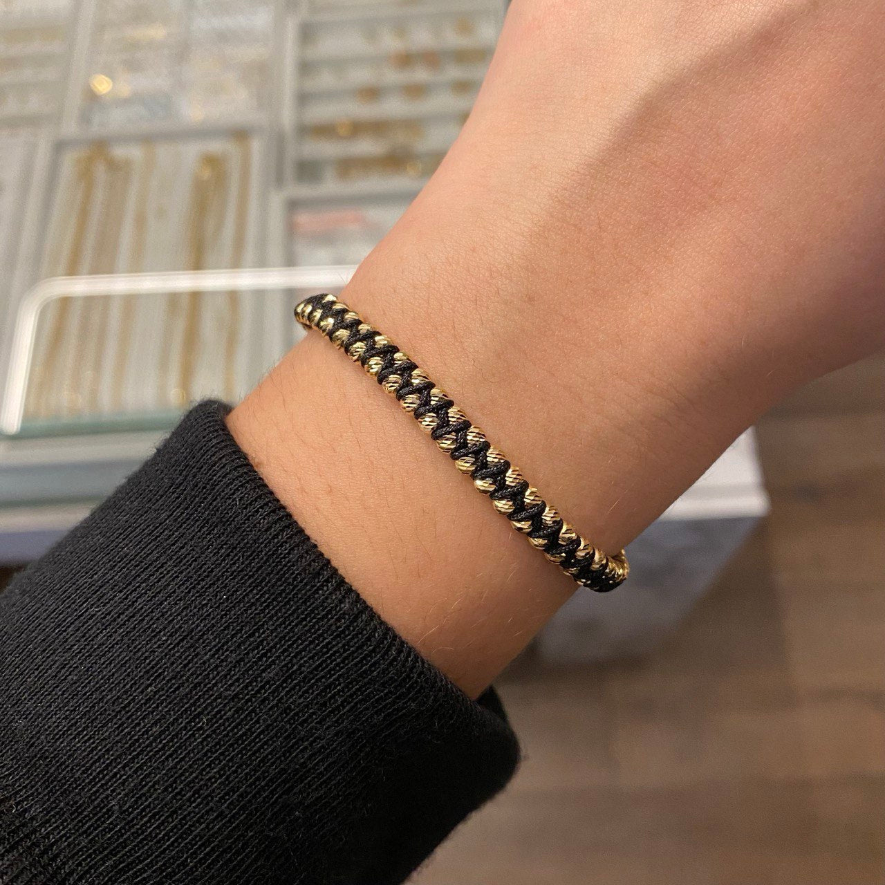 Pulsera Negra Correa Zig-zag Bolas 3mm Diamantadas Oro Amarillo*