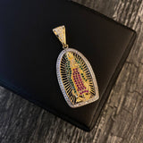 Dije Virgen de Guadalupe 7.8gr / 4.4cm Circones Blancos Verdes Fucsias Dos Oros Amarillo Blanco