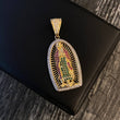 Dije Virgen de Guadalupe 7.5gr / 4.4cm Circones Blancos Fucsias Verdes Dos Oros Amarillo Blanco