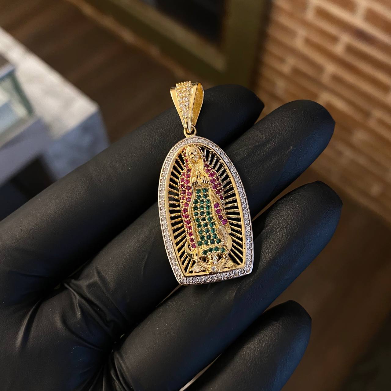 Dije Virgen de Guadalupe 7.5gr / 4.4cm Circones Blancos Fucsias Verdes Dos Oros Amarillo Blanco