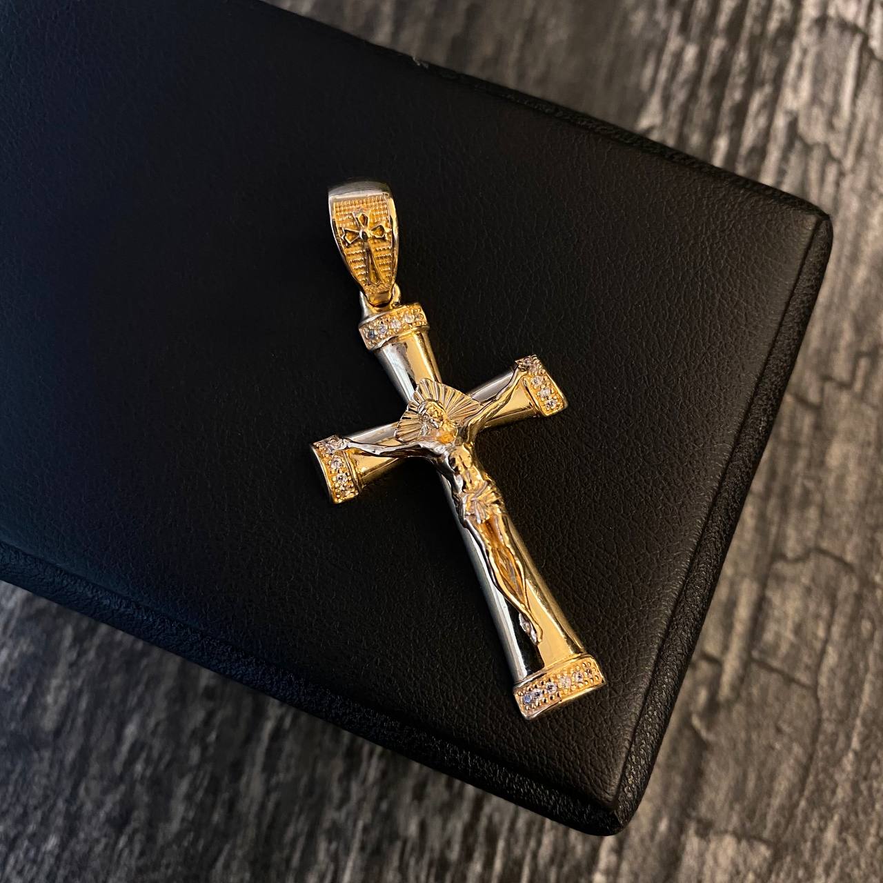 Dije Cristo Cruz 7.1gr / 5cm Circones Blancos Oro Amarillo