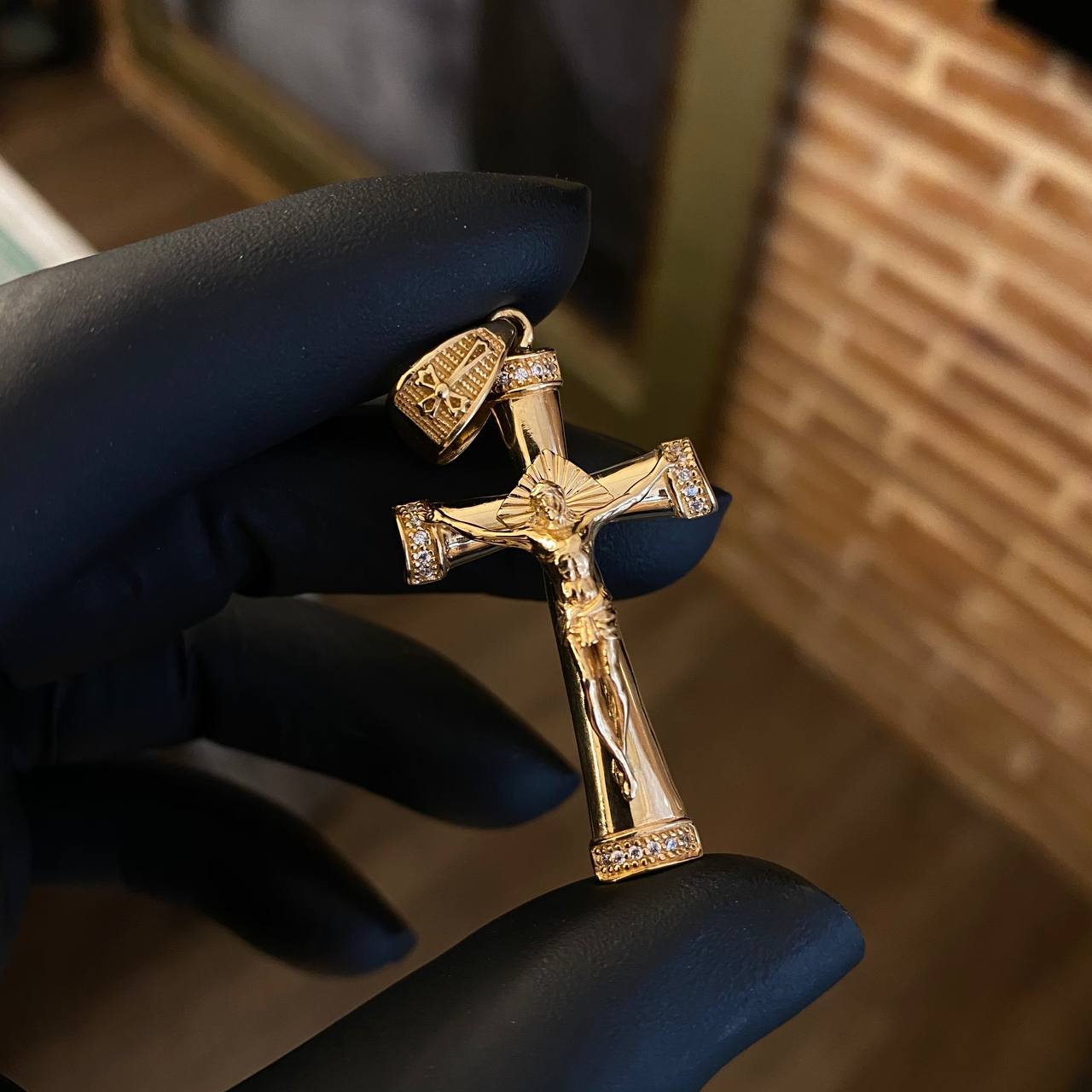 Dije Cristo Cruz 7.1gr / 5cm Circones Blancos Oro Amarillo