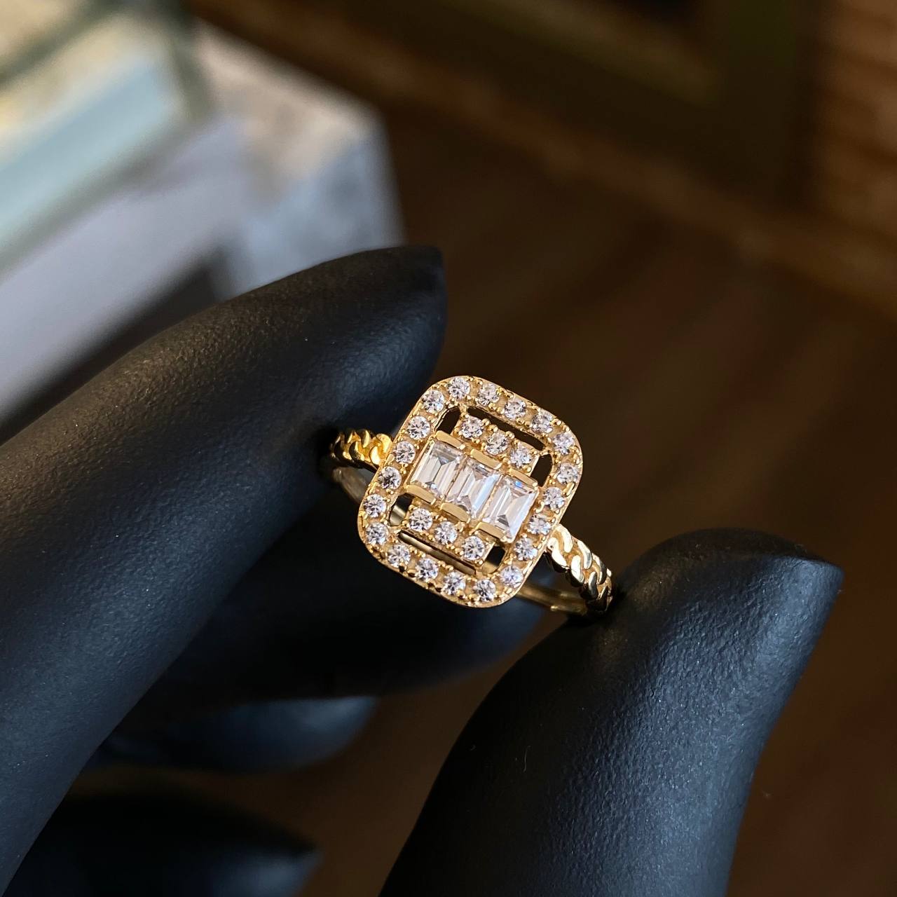 Anillo Halo 2.65gr / T7 Circones Blancos Oro Amarillo