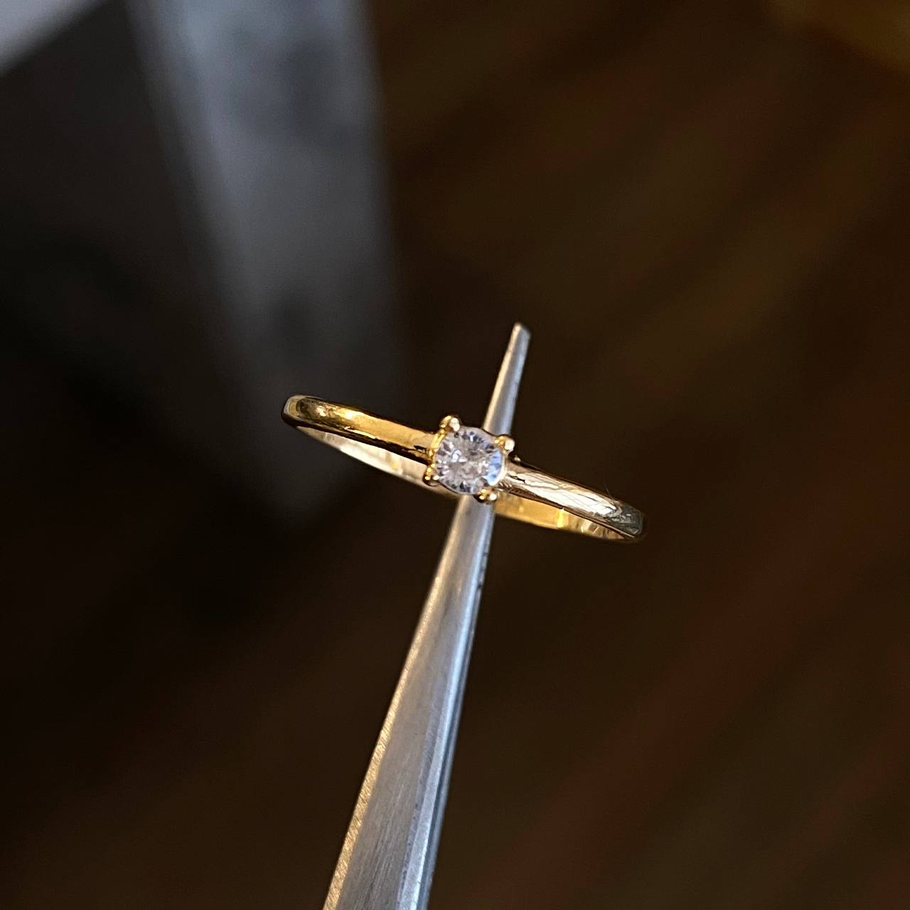 Solitario 1.3gr / T7 Circon Blanco Oro Amarillo