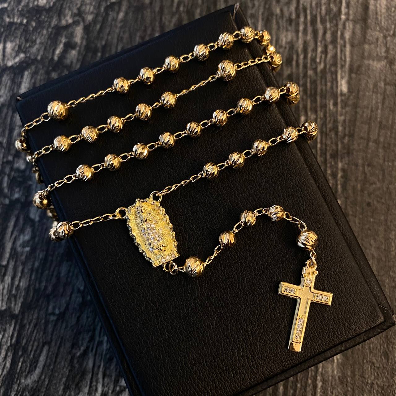 Rosario Virgen de Guadalupe 13.85gr / 50cm Bola 4-5mm Diamantada Circones Blancos Oro Amarillo*