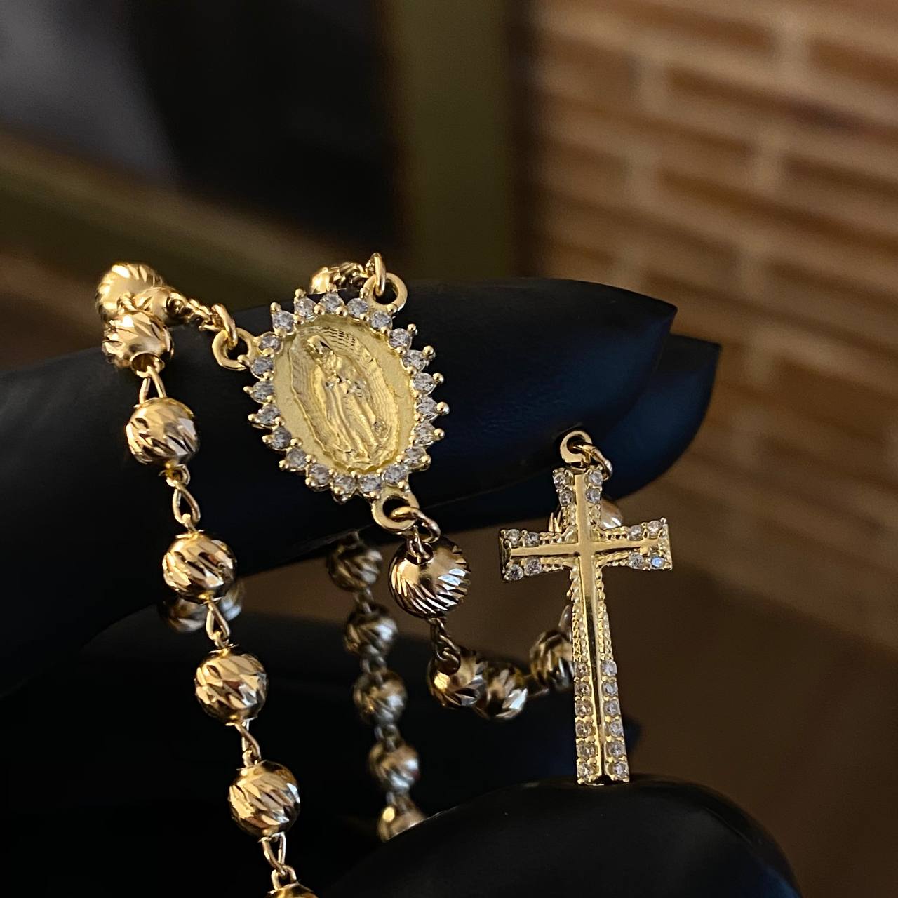 Rosario Virgen de Guadalupe 13.95gr / 50cm Bola 4-5mm Diamantada Circones Blancos Oro Amarillo*