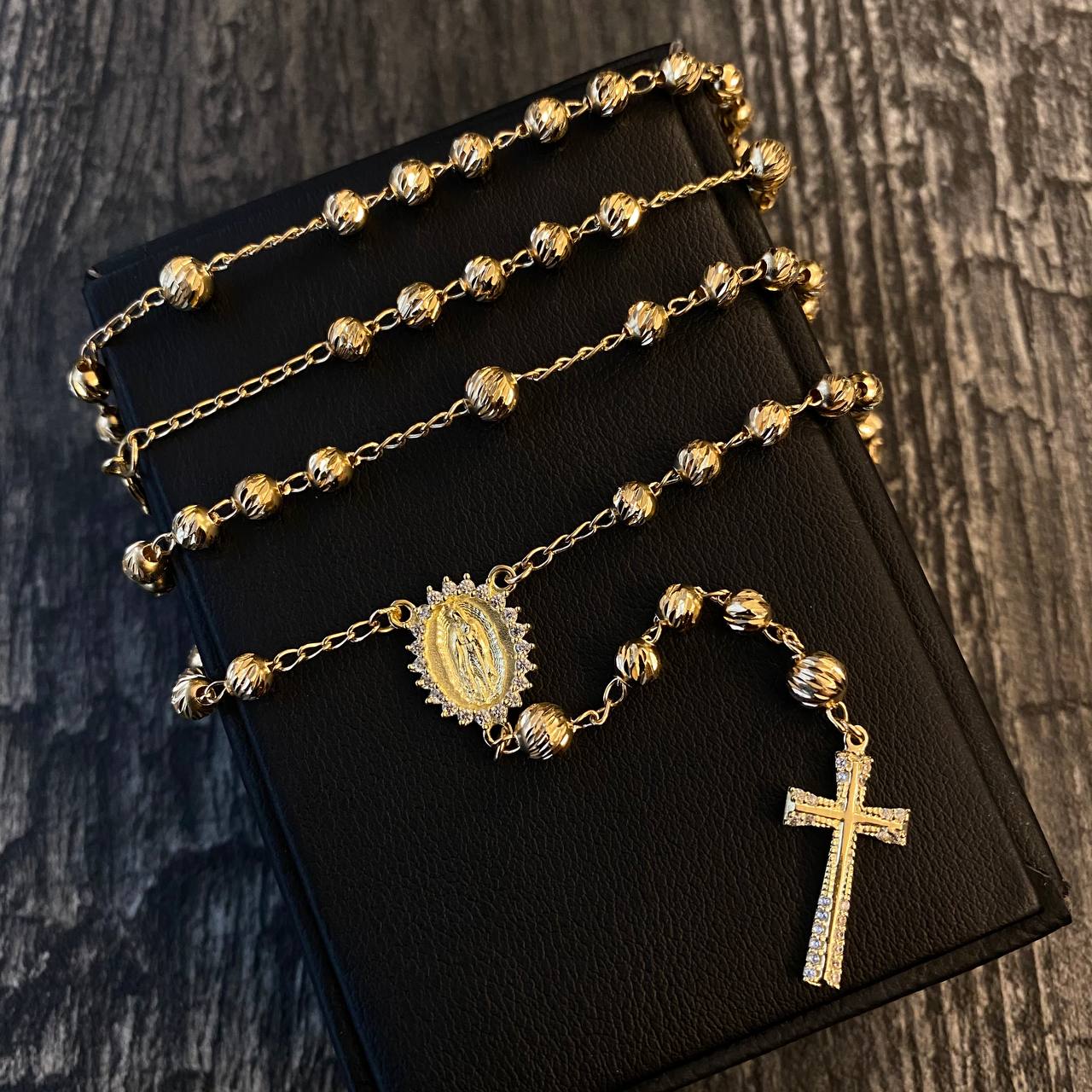 Rosario Virgen de Guadalupe 13.95gr / 50cm Bola 4-5mm Diamantada Circones Blancos Oro Amarillo*