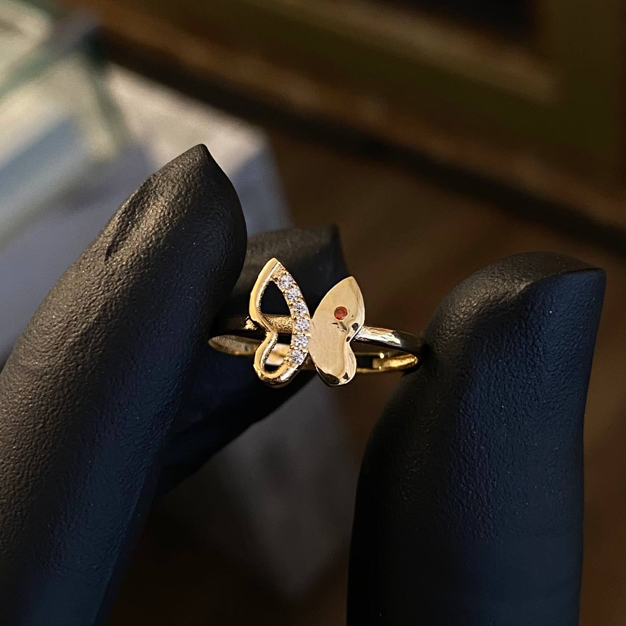 Anillo Silueta Mariposa 1.65gr T6 3/4 Circones Blancos Rojo Oro Amarillo
