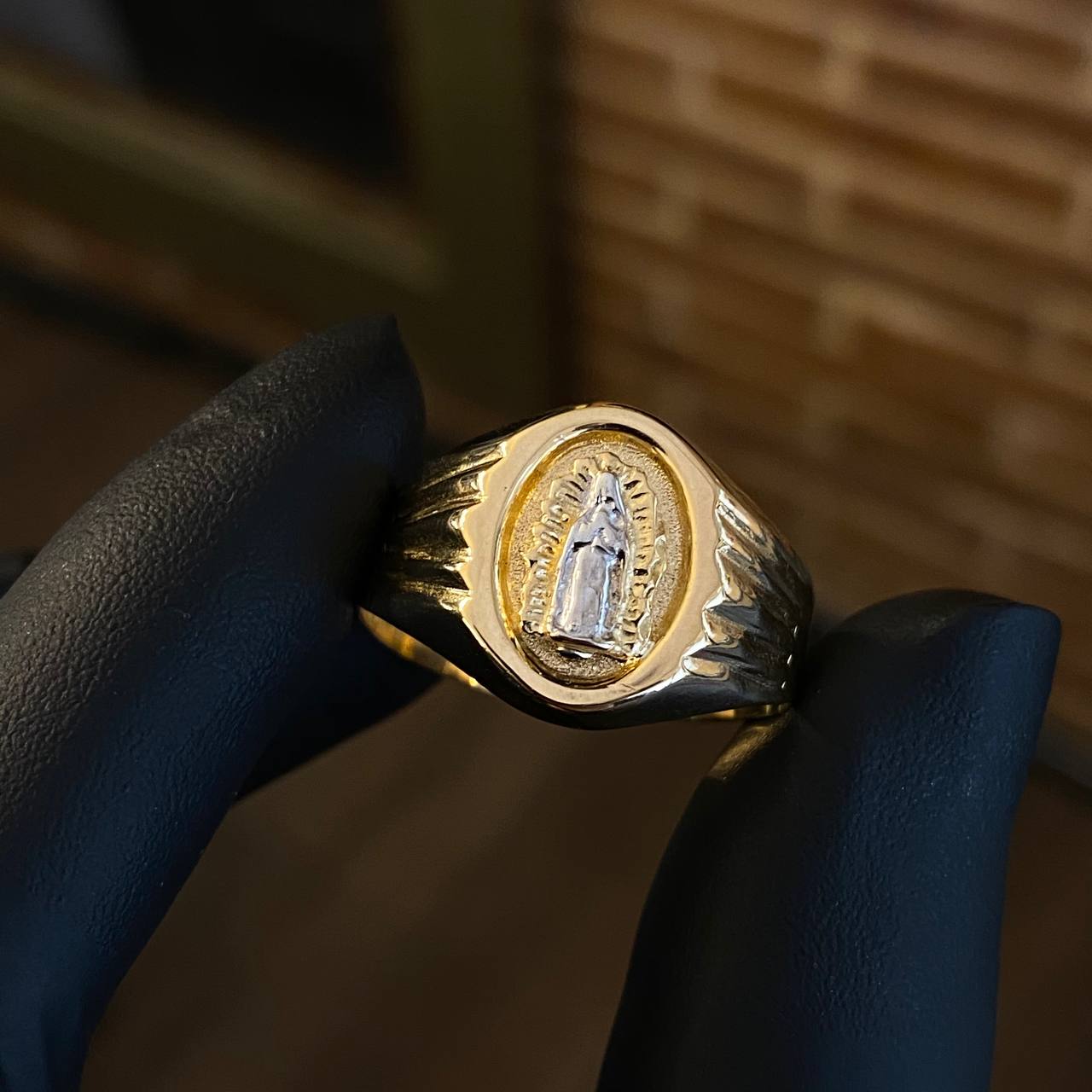 Anillo Virgen Guadalupe 4gr T11 3/4 Dos Oros Amarillo Blanco