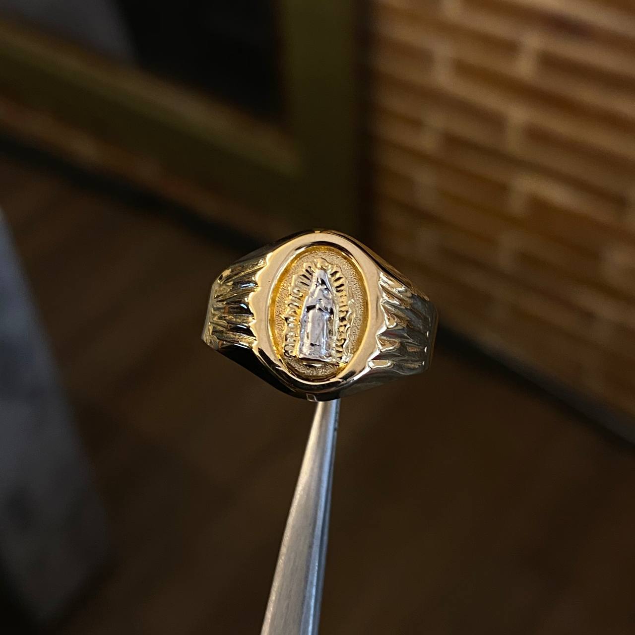Anillo Virgen Guadalupe 4gr T11 3/4 Dos Oros Amarillo Blanco