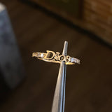 Anillo Dios 1.85gr T5 3/4 Circones Blancos Oro Amarillo