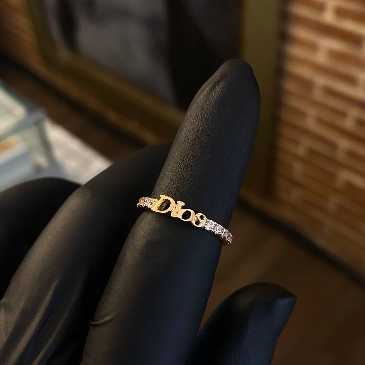 Anillo Dios 1.85gr T5 3/4 Circones Blancos Oro Amarillo