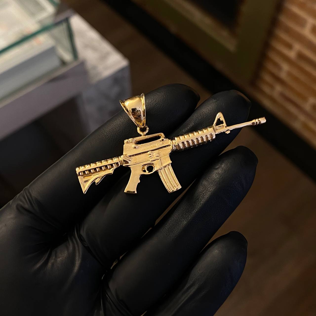 Dije Arma Fusil M16 15.95gr / 3.2cm Mate Liso Oro Amarillo