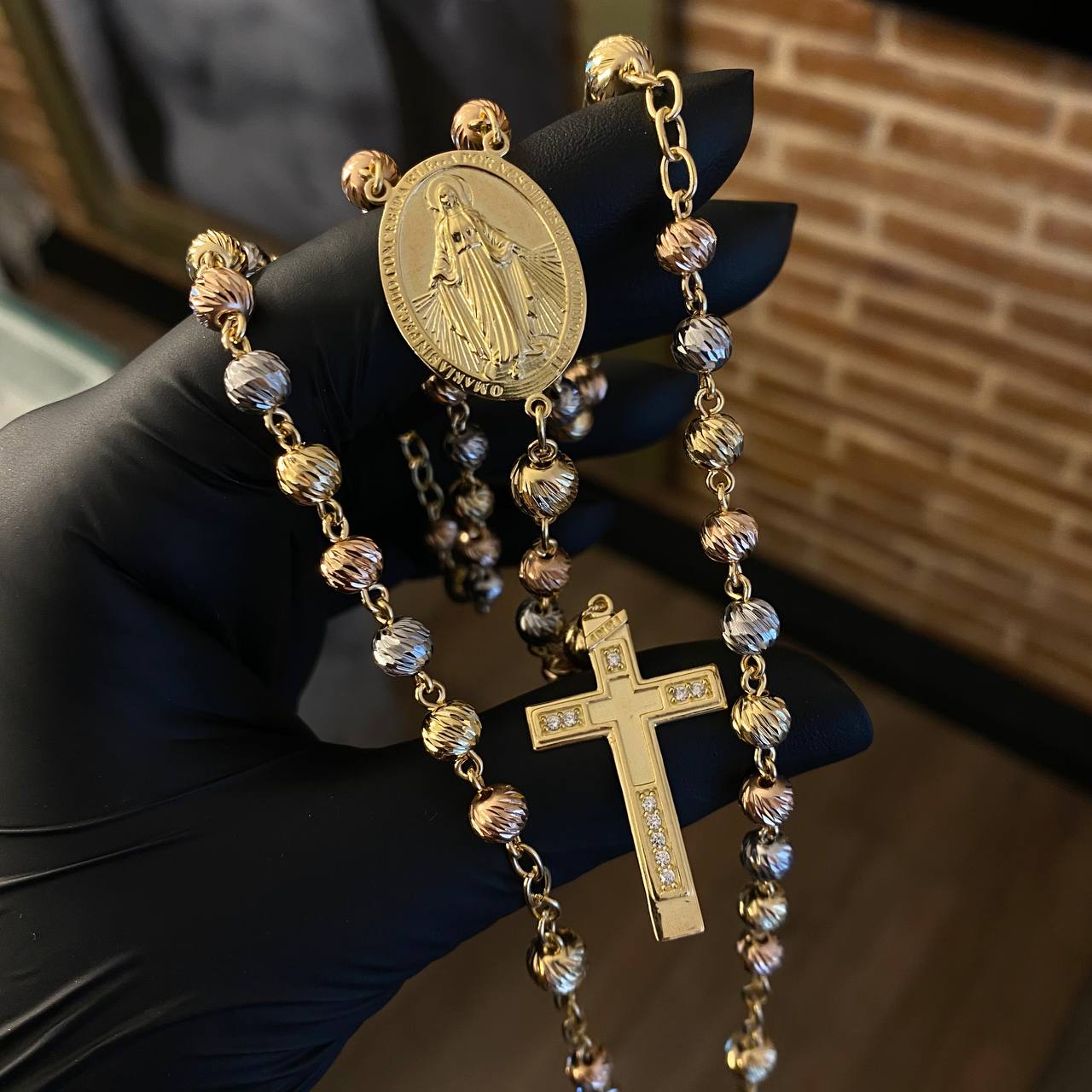 Rosario Virgen Milagrosa 34.15gr / 65cm / 6-7mm Bolas Diamantadas Circones Blancos Tres Oros