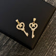 Dije Llave 1.4gr / 2.4cm Circones Blancos Oro Amarillo
