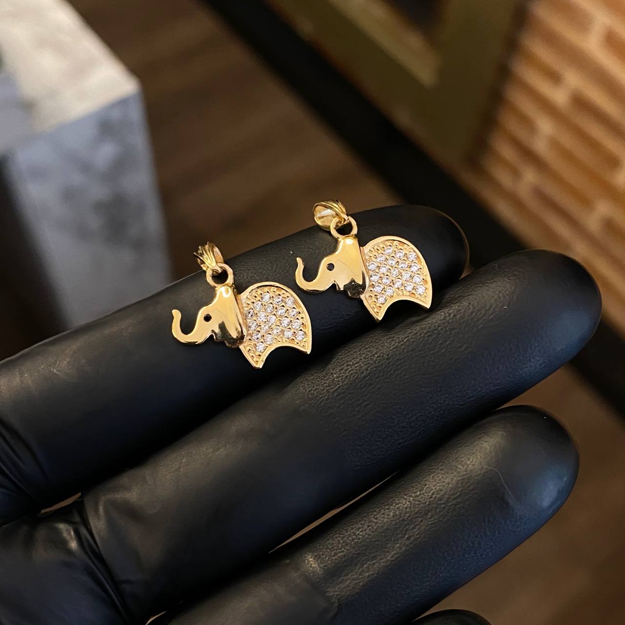 Dije Elefant 2gr / 1.8cm Circones Blancos Oro Amarillo*