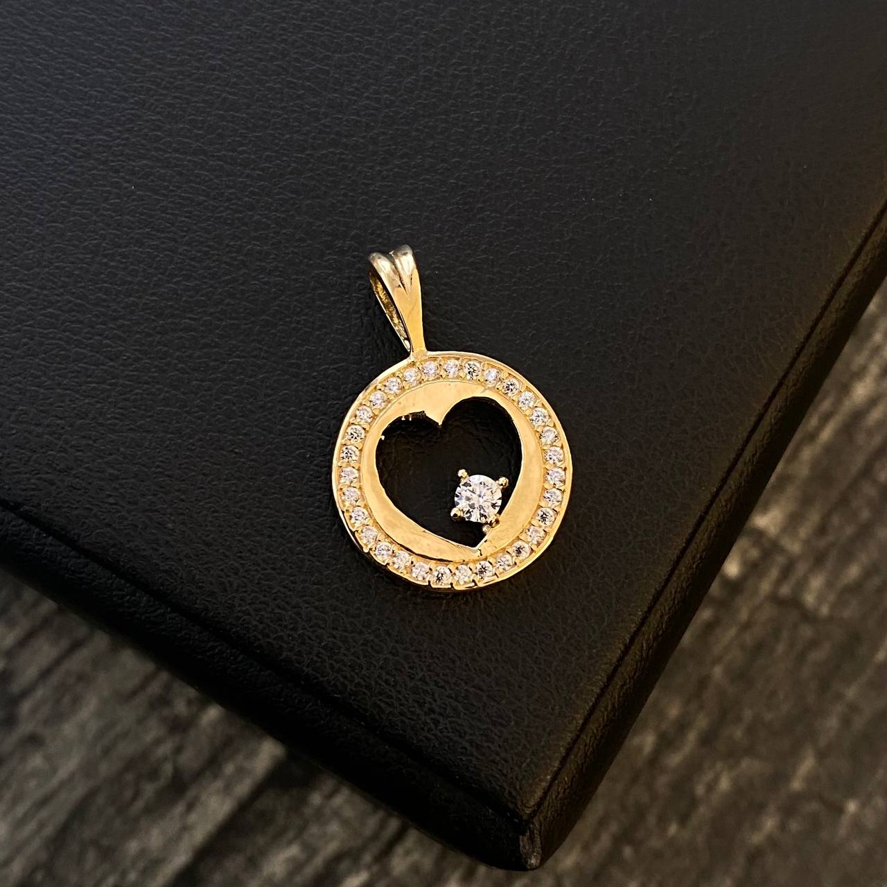 Dije Circular Corazon 1.85gr / 1.9cm Circones Blancos Oro Amarillo*