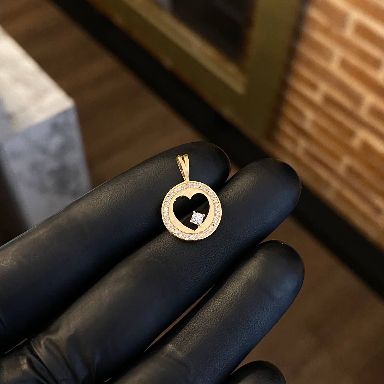 Dije Circular Corazon 1.85gr / 1.9cm Circones Blancos Oro Amarillo*