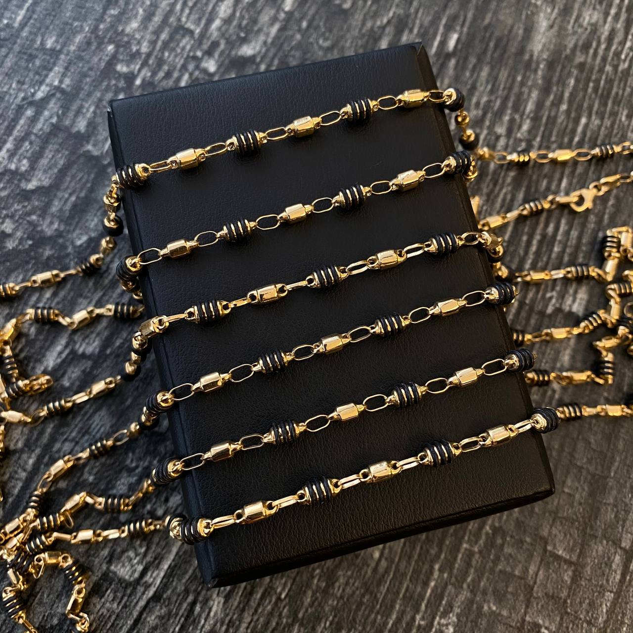 Cadena Rustica 9.75gr / 60cm / 3-4mm Lisa Caucho Negro Oro Amarillo