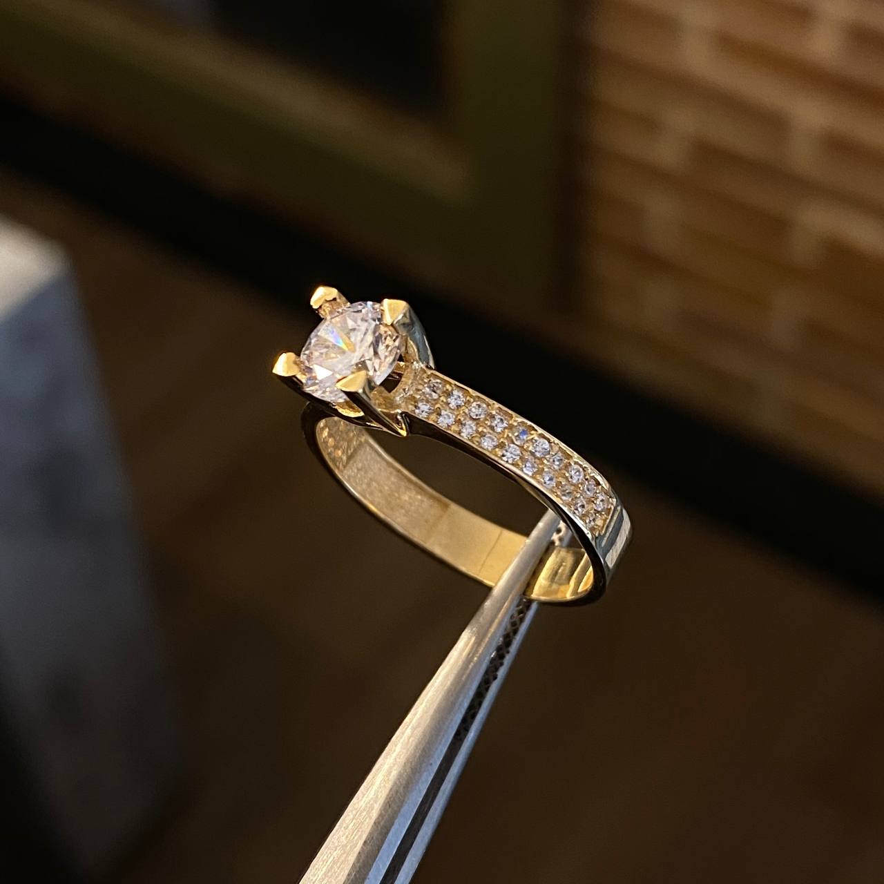 Solitario  2.85gr / T6 1/4 Anillo Circones Blancos Oro Amarillo