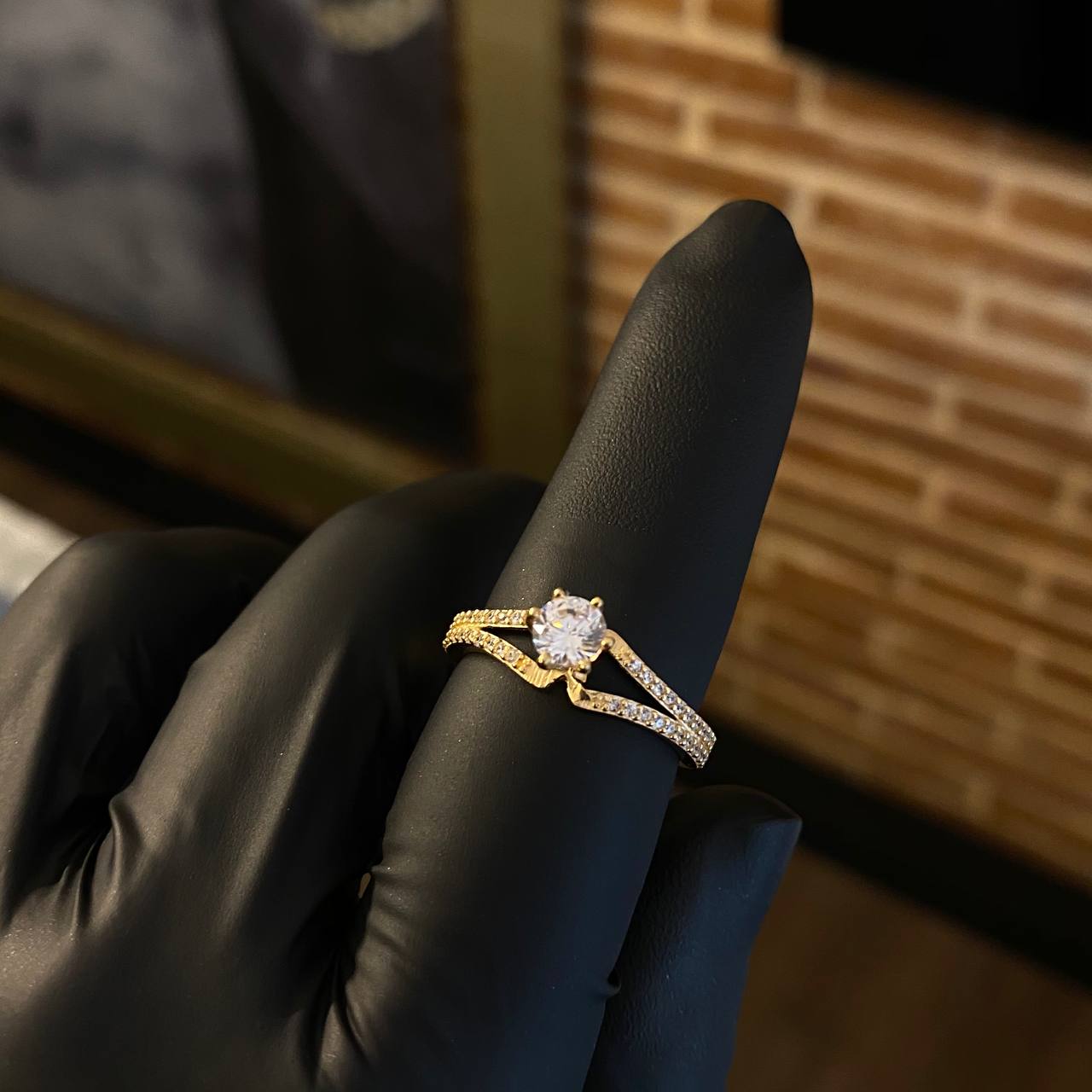 Solitario Alfilerado 2.85gr T8 Anillo Circones Blancos Oro Amarillo