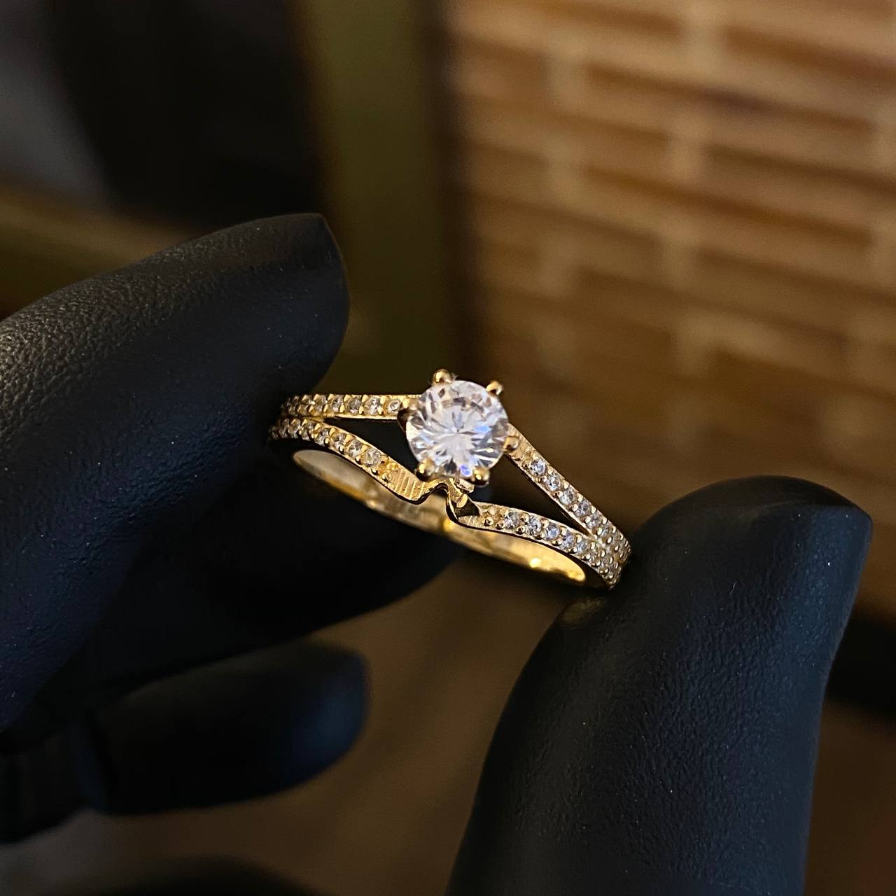Solitario Alfilerado 2.85gr T8 Anillo Circones Blancos Oro Amarillo