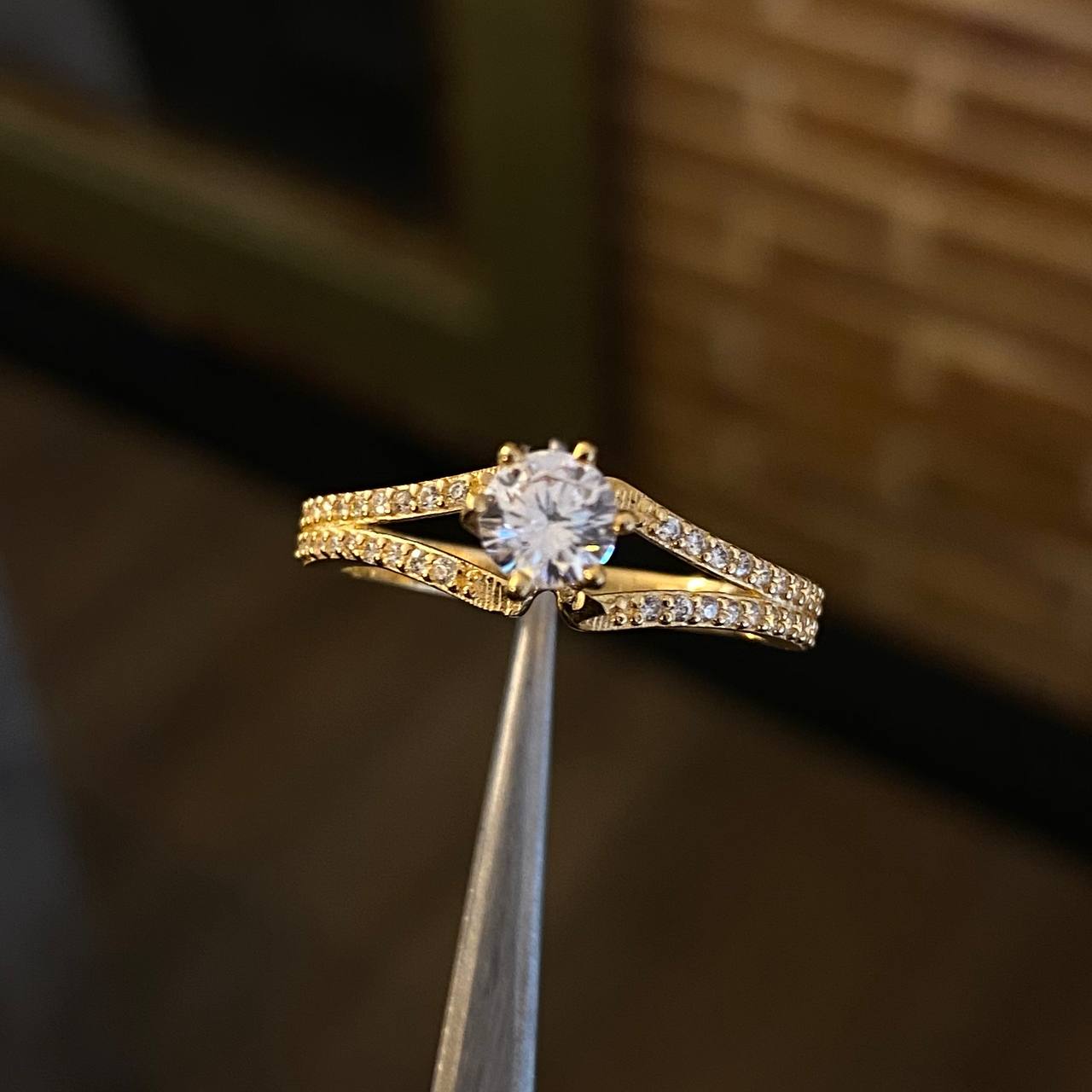 Solitario Alfilerado 2.85gr T8 Anillo Circones Blancos Oro Amarillo