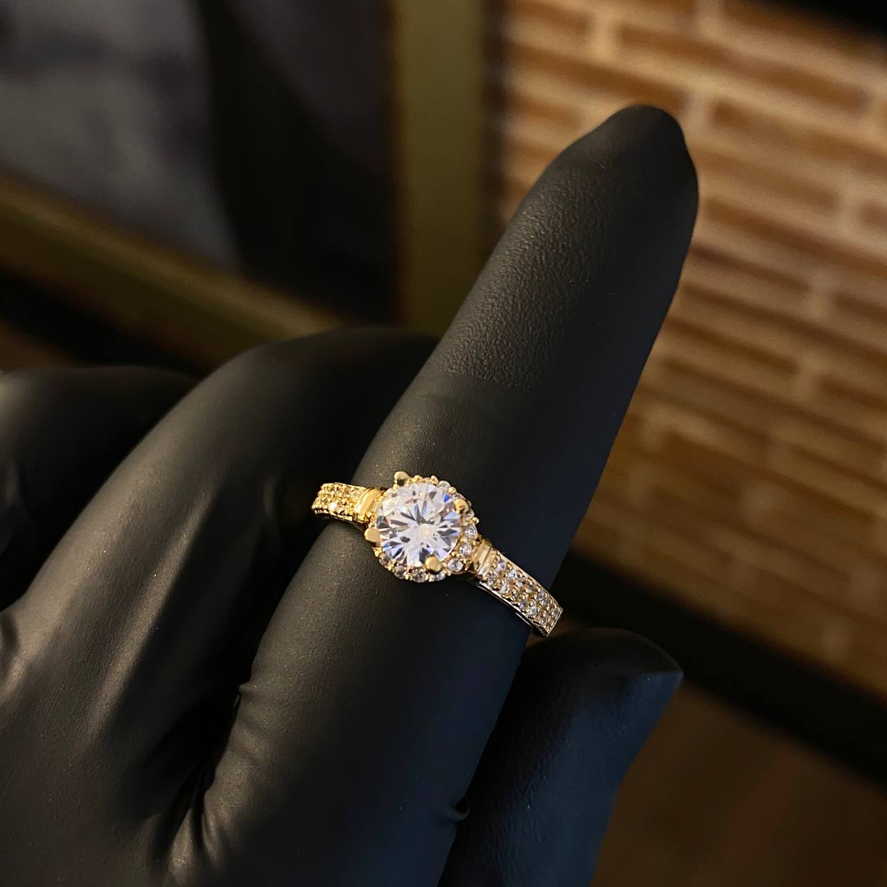 Solitario Halo 3.25gr / T8 1/2 Anillo Circones Blancos Oro Amarillo