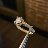 Solitario Halo 3.25gr / T8 1/2 Anillo Circones Blancos Oro Amarillo