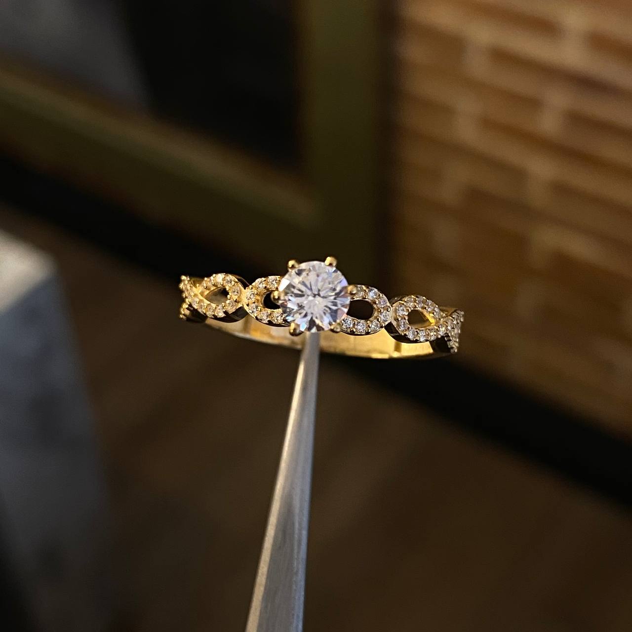 Solitario Infinitos 2.7gr / T8 1/2 Anillo Circones Blancos Oro Amarillo