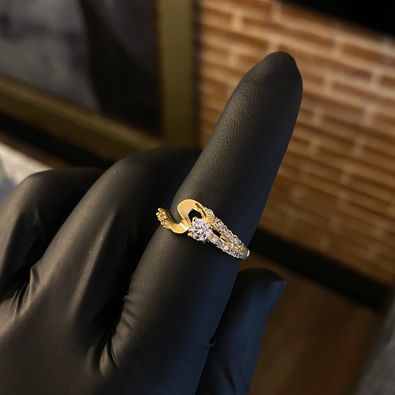 Solitario Vector 2.65gr / T7 1/2 Anillo Circones Blancos Oro Amarillo