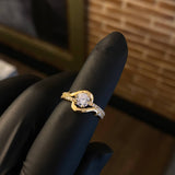 Solitario Ojo Vikingo 2.3gr / T5 1/2 Anillo Circones Blancos Oro Amarillo
