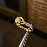 Solitario Ojo Vikingo 2.3gr / T5 1/2 Anillo Circones Blancos Oro Amarillo
