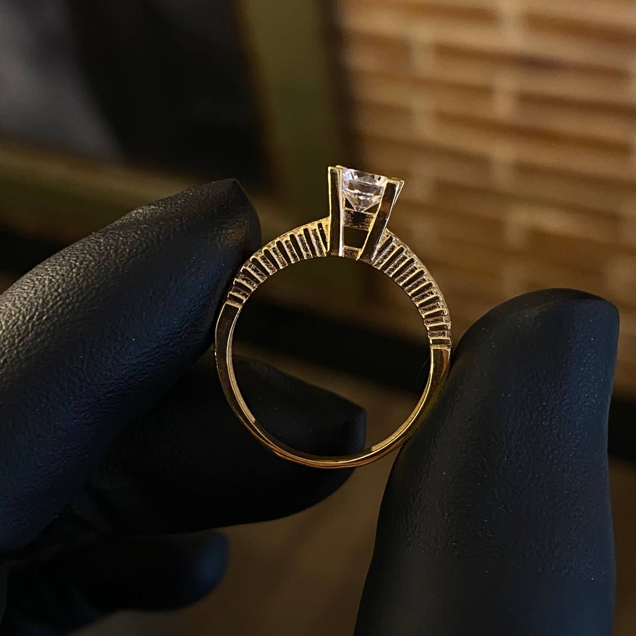Solitario 2.85gr / T6 1/2 Anillo Circones Blancos Oro Amarillo