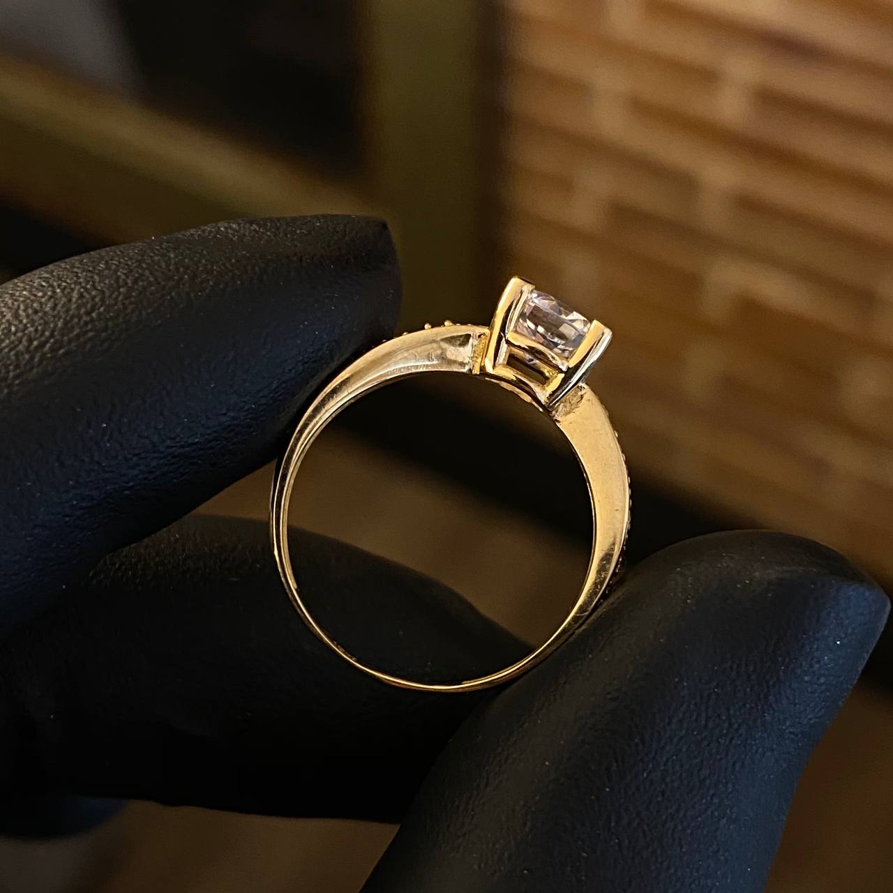 Solitario 2.4gr / T6 1/2 Anillo Circones Blancos Oro Amarillo