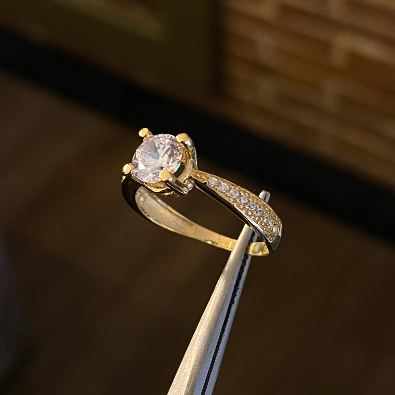 Solitario 2.4gr / T6 1/2 Anillo Circones Blancos Oro Amarillo
