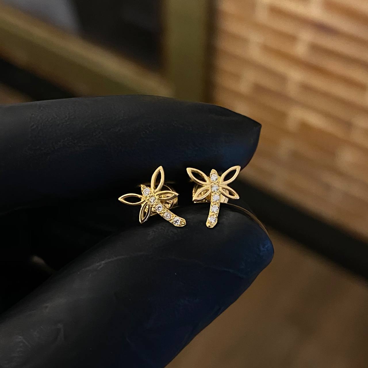 Topos Libelula 0.85gr Circones Blancos Oro Amarillo